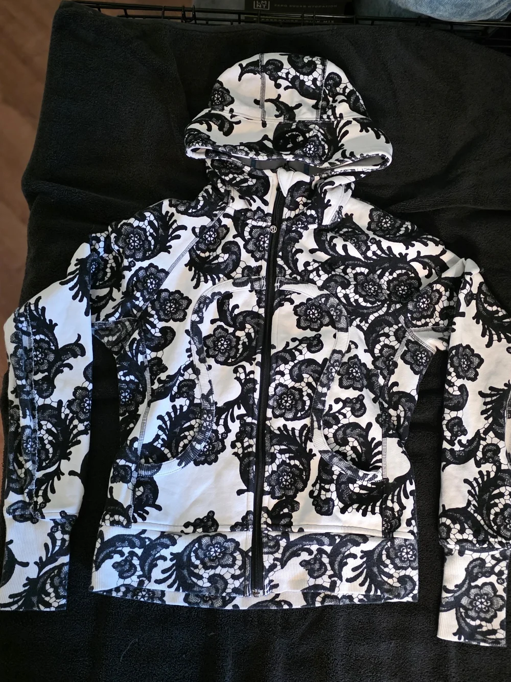 VINTAGE lululemon athletica SIZE 6 Black & White Floral SCUBA Zip Hoodie